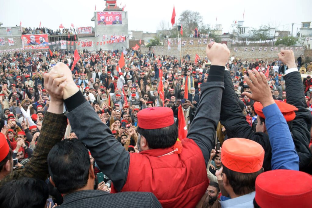 چارسدہ: اتمانزئی (پی کے 64) میں عوامی نیشنل پارٹی کا انتخابی جلسہ، صدر عوامی نیشنل پارٹی خیبر پختونخ...